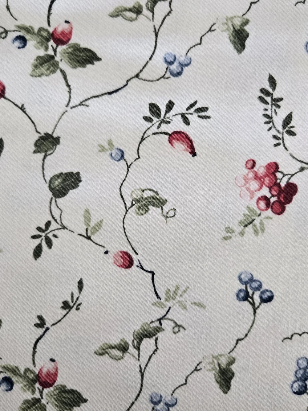 Waverly Berry Lane Blouson Balloon Valance in White with Multi Berry Print